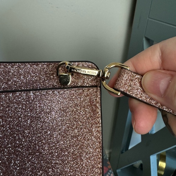 Michael Kors rose gold sparkle crossbody bag - Picture 6 of 11